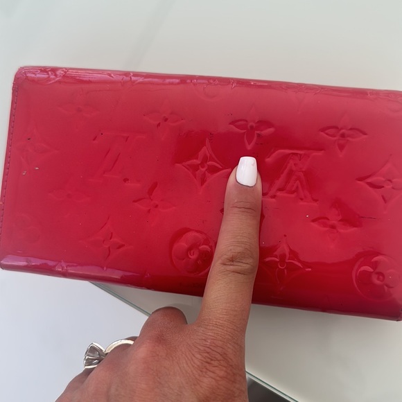 Louis Vuitton vintage patent leather, red zippy wallet. - Picture 13 of 13